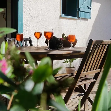 Holiday home Sous Les Pins De *